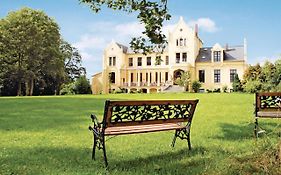 Schloss Poggelow X